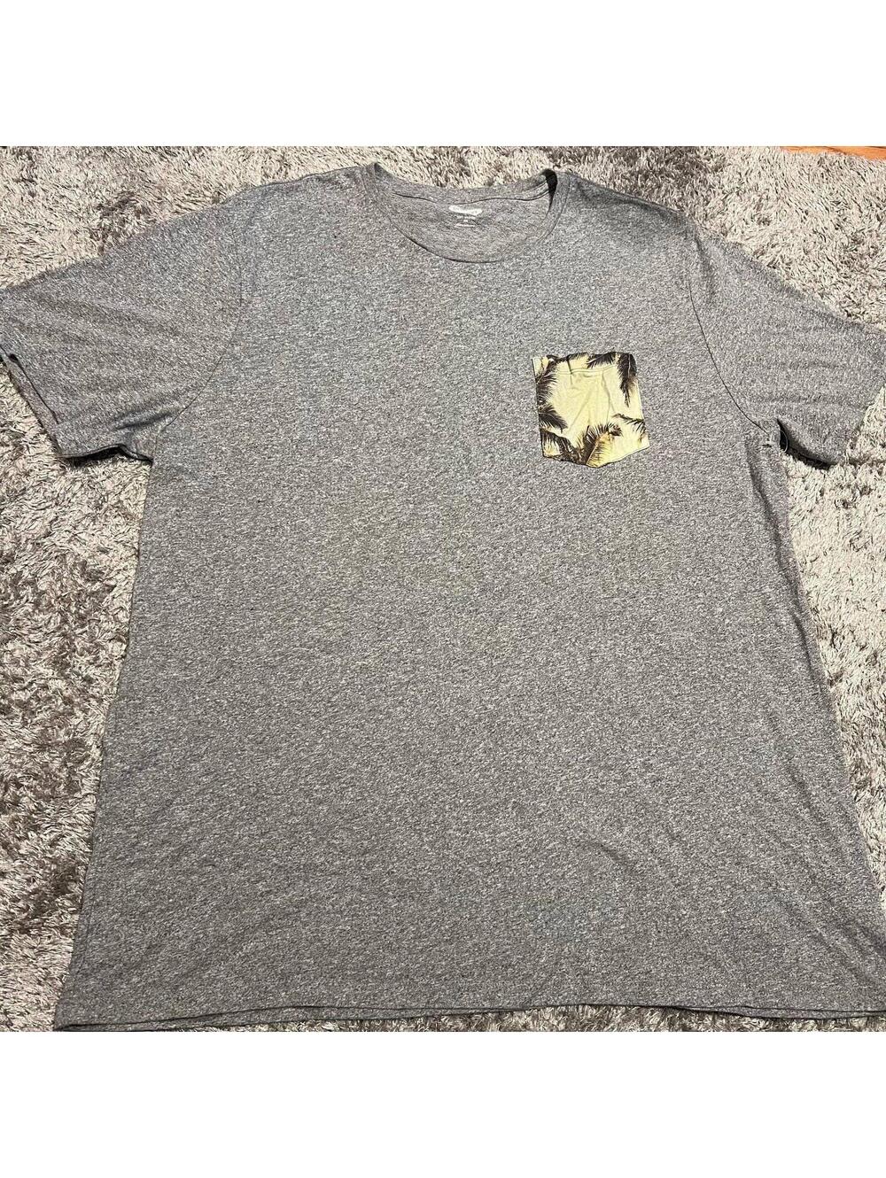 Grey old navy tee